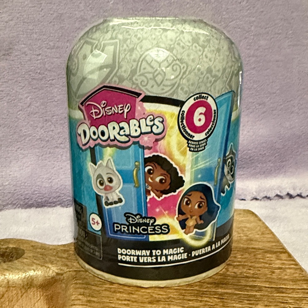 Pochantes Disney Doorables Princess Surprise Capsule -  Doorway to Magic
